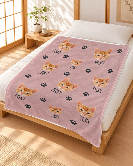 Playful Cat Paw Prints 愛猫の写真で作るお名前入りブランケット|肉球柄