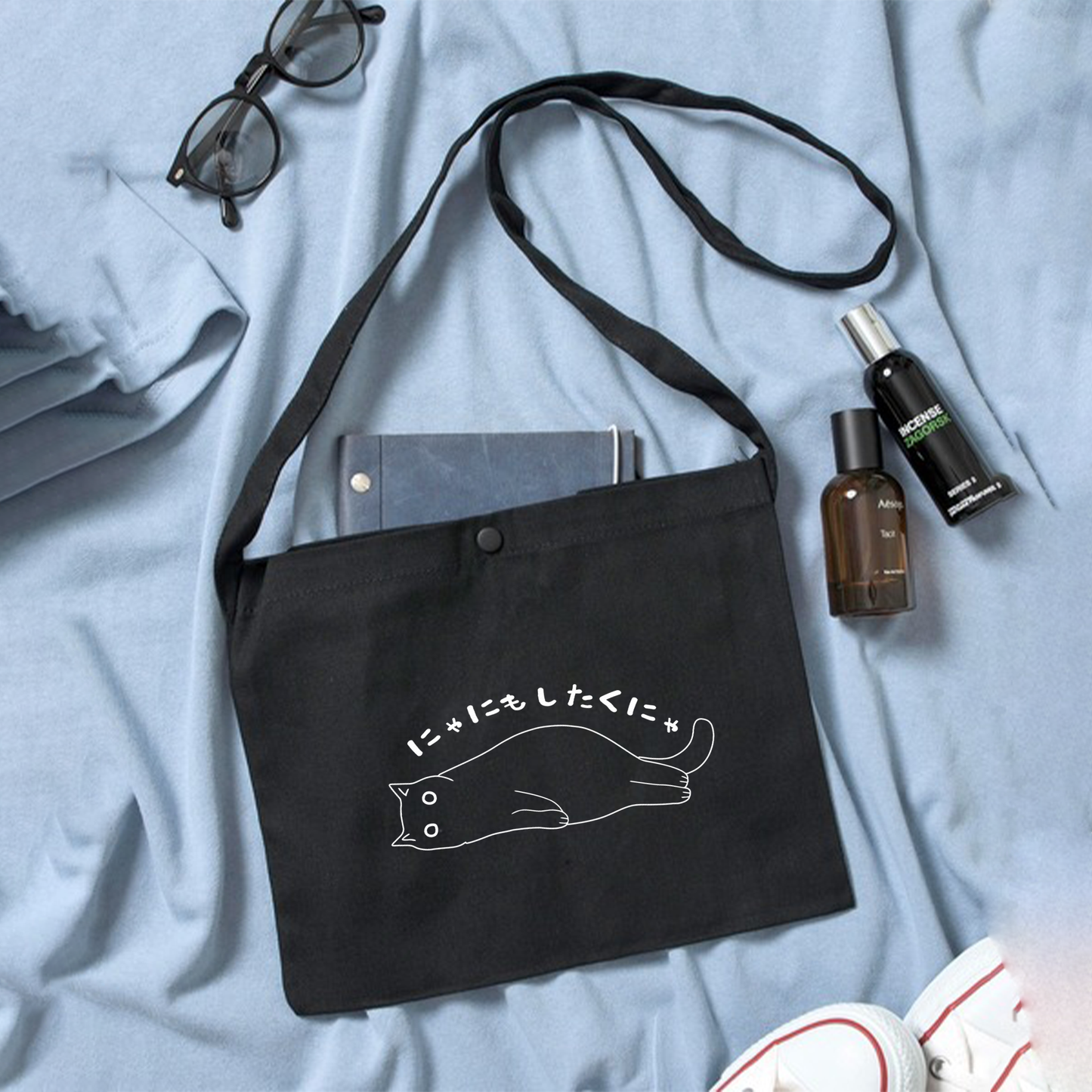 猫イラスト レギュラー キャンバス サコッシュ なにもしたくにゃ