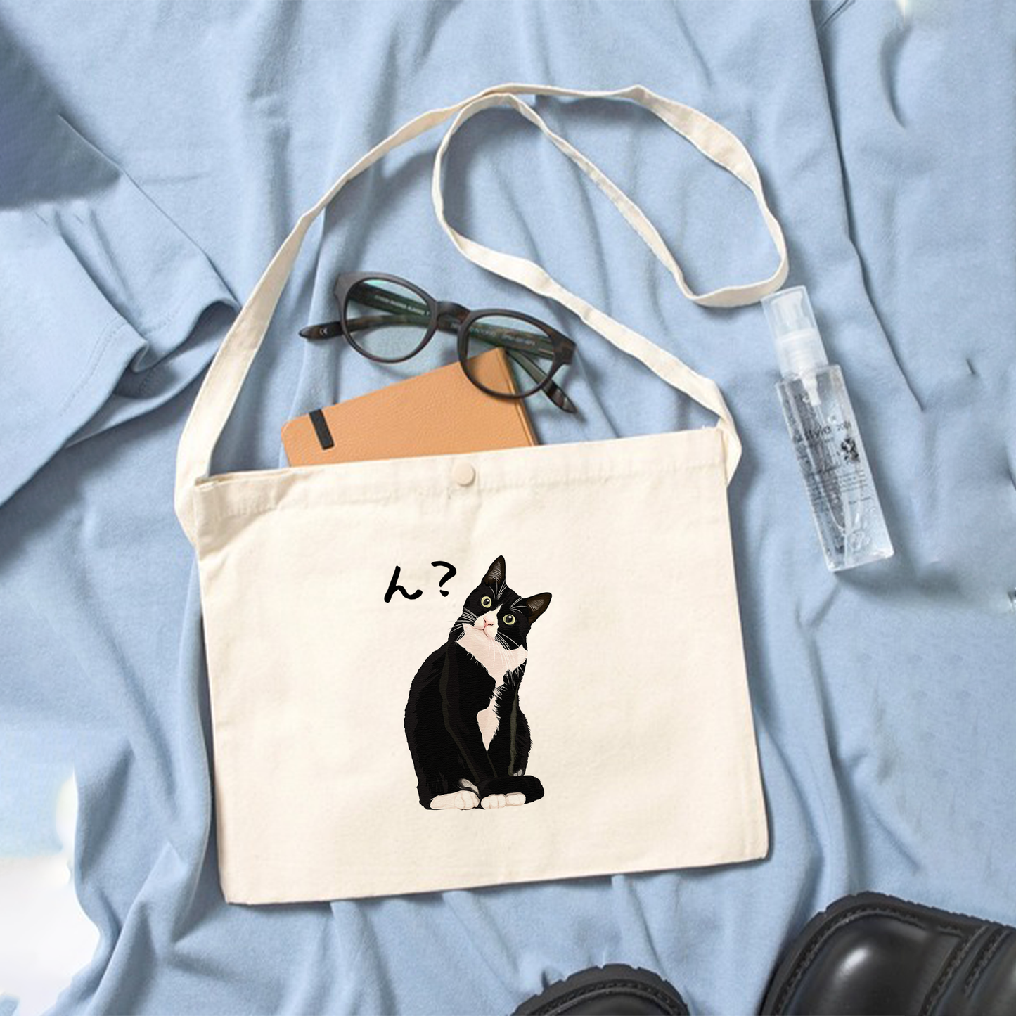 猫イラスト レギュラー キャンバス サコッシュ ハチワレ猫 ん?
