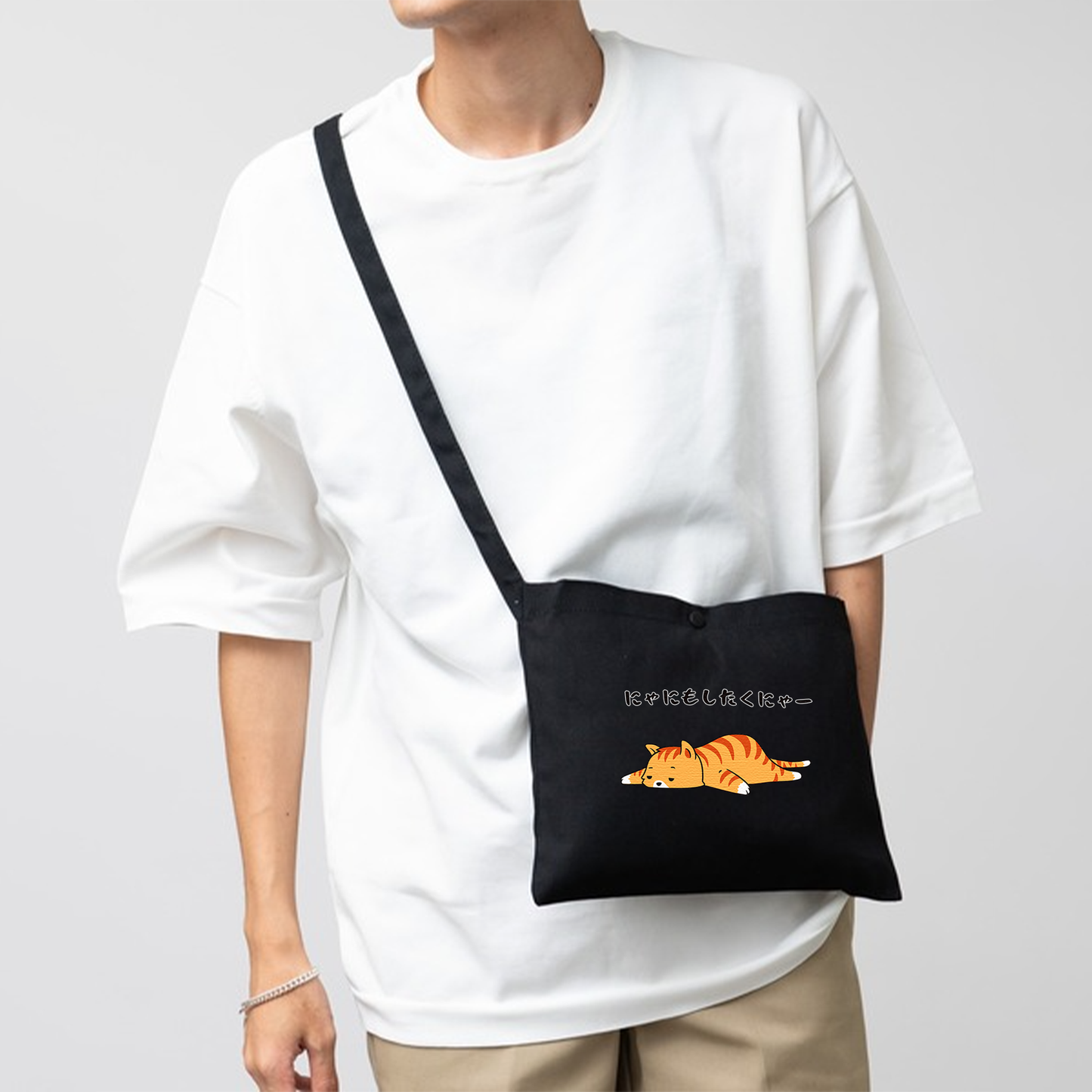猫イラスト レギュラー キャンバス サコッシュ なにもしたくにゃ