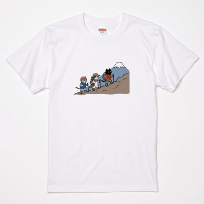 HIKING CATS | 手描き風 登山 猫 富士山グラフィック レジャー カジュアル Tシャツ【猫雑貨・山登りウェア・普段着・ユニセックス・ギフトに最適】