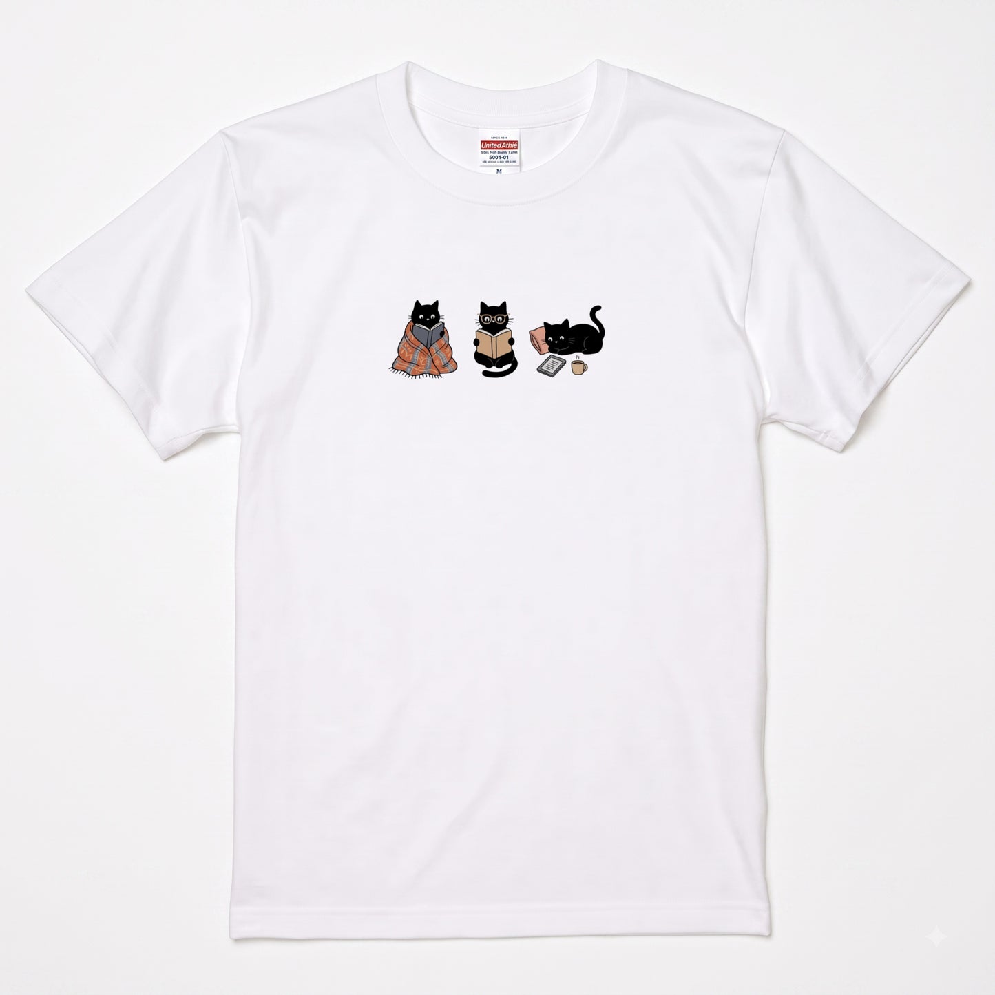 読書する黒猫たち Tシャツ