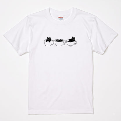 CAT IN CUP | 手描き風 シンプル 黒猫 コーヒー マグカップ グラフィック Tシャツ【猫雑貨・普段着・ルームウェア・ユニセックス・ギフトに最適】