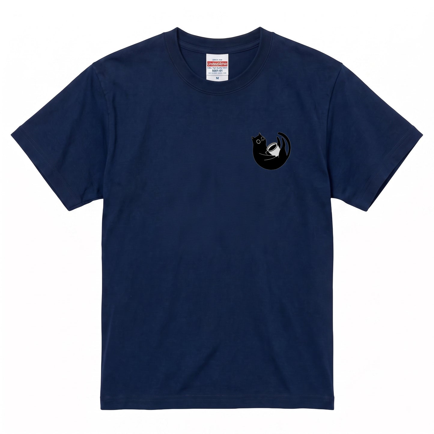 CAT & COFFEE | 手描き風 ワンポイント 黒猫 コーヒーカップ ミニマル グラフィック Tシャツ【猫雑貨・普段着・きれいめ・ユニセックス・ギフトに最適】