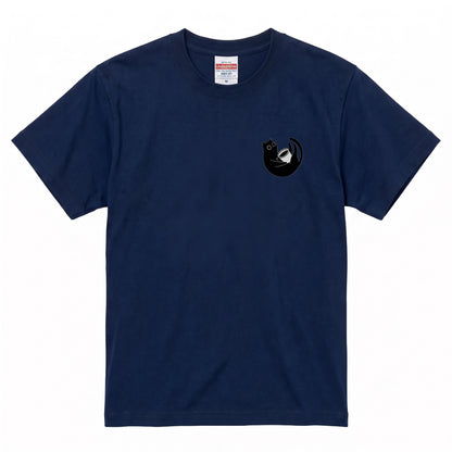 CAT & COFFEE | 手描き風 ワンポイント 黒猫 コーヒーカップ ミニマル グラフィック Tシャツ【猫雑貨・普段着・きれいめ・ユニセックス・ギフトに最適】