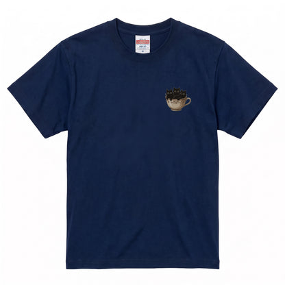 CATS IN TEACUP | クラシカル 洋風 ティーカップ ワンポイント 黒猫 グラフィック Tシャツ【猫雑貨・普段着・きれいめ・ユニセックス・ギフトに最適】