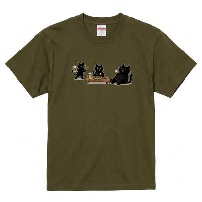 BEER CATS | 手描き風 黒猫 ビールパーティー 乾杯 グラフィック 癒やし系 Tシャツ【猫雑貨・ルームウェア・普段着・宴会着・ユニセックス・ギフトに最適】