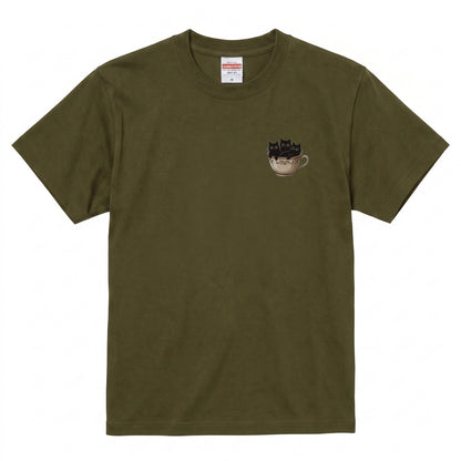 CATS IN TEACUP | クラシカル 洋風 ティーカップ ワンポイント 黒猫 グラフィック Tシャツ【猫雑貨・普段着・きれいめ・ユニセックス・ギフトに最適】