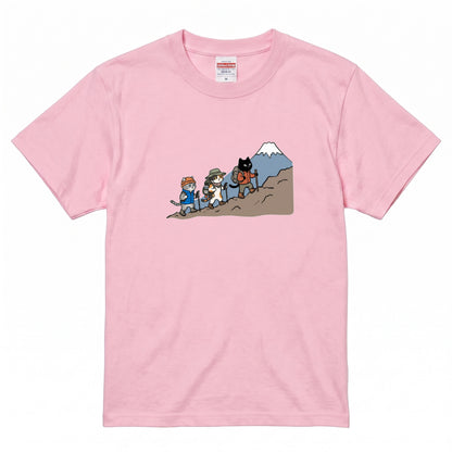 HIKING CATS | 手描き風 登山 猫 富士山グラフィック レジャー カジュアル Tシャツ【猫雑貨・山登りウェア・普段着・ユニセックス・ギフトに最適】