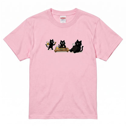 BEER CATS | 手描き風 黒猫 ビールパーティー 乾杯 グラフィック 癒やし系 Tシャツ【猫雑貨・ルームウェア・普段着・宴会着・ユニセックス・ギフトに最適】