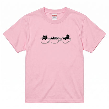 CAT IN CUP | 手描き風 シンプル 黒猫 コーヒー マグカップ グラフィック Tシャツ【猫雑貨・普段着・ルームウェア・ユニセックス・ギフトに最適】