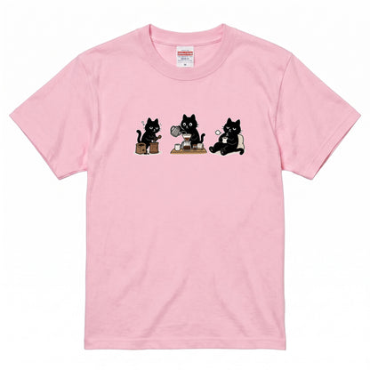 黒猫 珈琲時間 | ゆるかわ ハンドドリップ コーヒー 豆挽き カフェ 猫好き Tシャツ【黒猫グッズ・珈琲・おうちカフェ・かわいい・誕生日ギフトに最適】