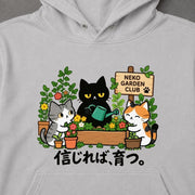 Neko Garden Club 信じれば、育つ。 家庭菜園の猫たち パーカー フーディ｜フロントプリント