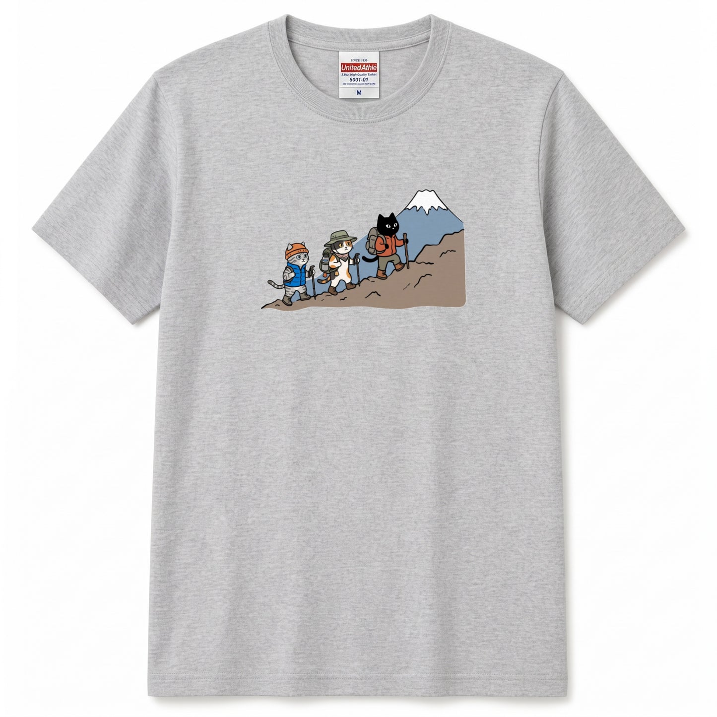 HIKING CATS | 手描き風 登山 猫 富士山グラフィック レジャー カジュアル Tシャツ【猫雑貨・山登りウェア・普段着・ユニセックス・ギフトに最適】