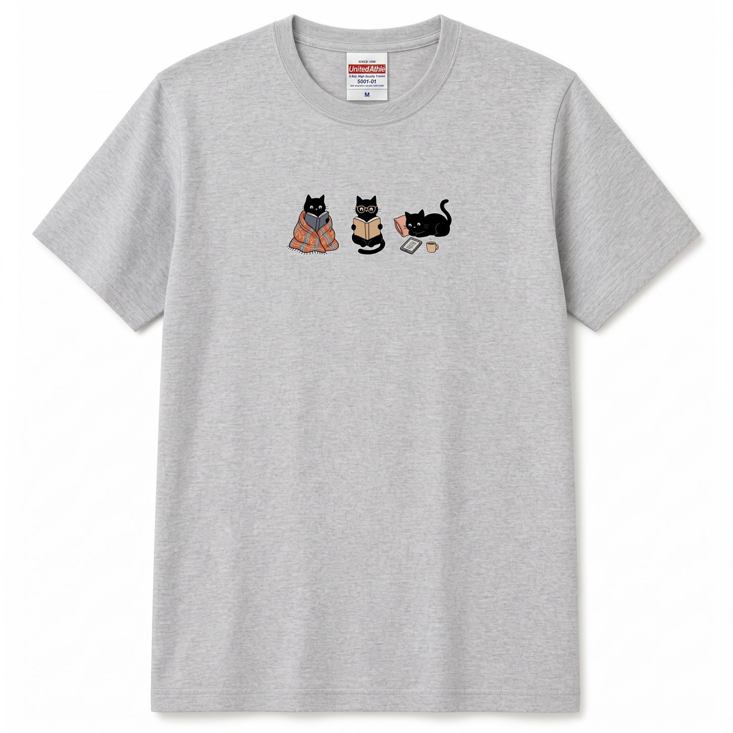 読書する黒猫たち Tシャツ