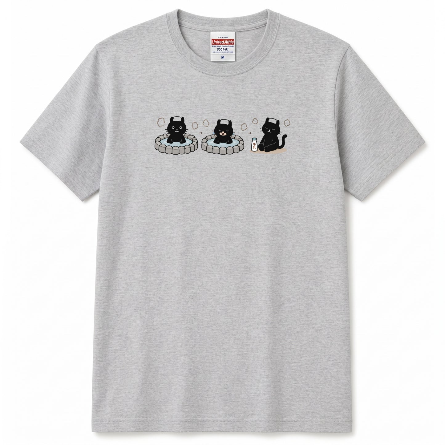 温泉 黒猫 | ゆるかわ 露天風呂 湯上がり 牛乳 銭湯 猫好き Tシャツ【黒猫グッズ・お風呂・サウナ・和柄・かわいい・誕生日ギフトに最適】
