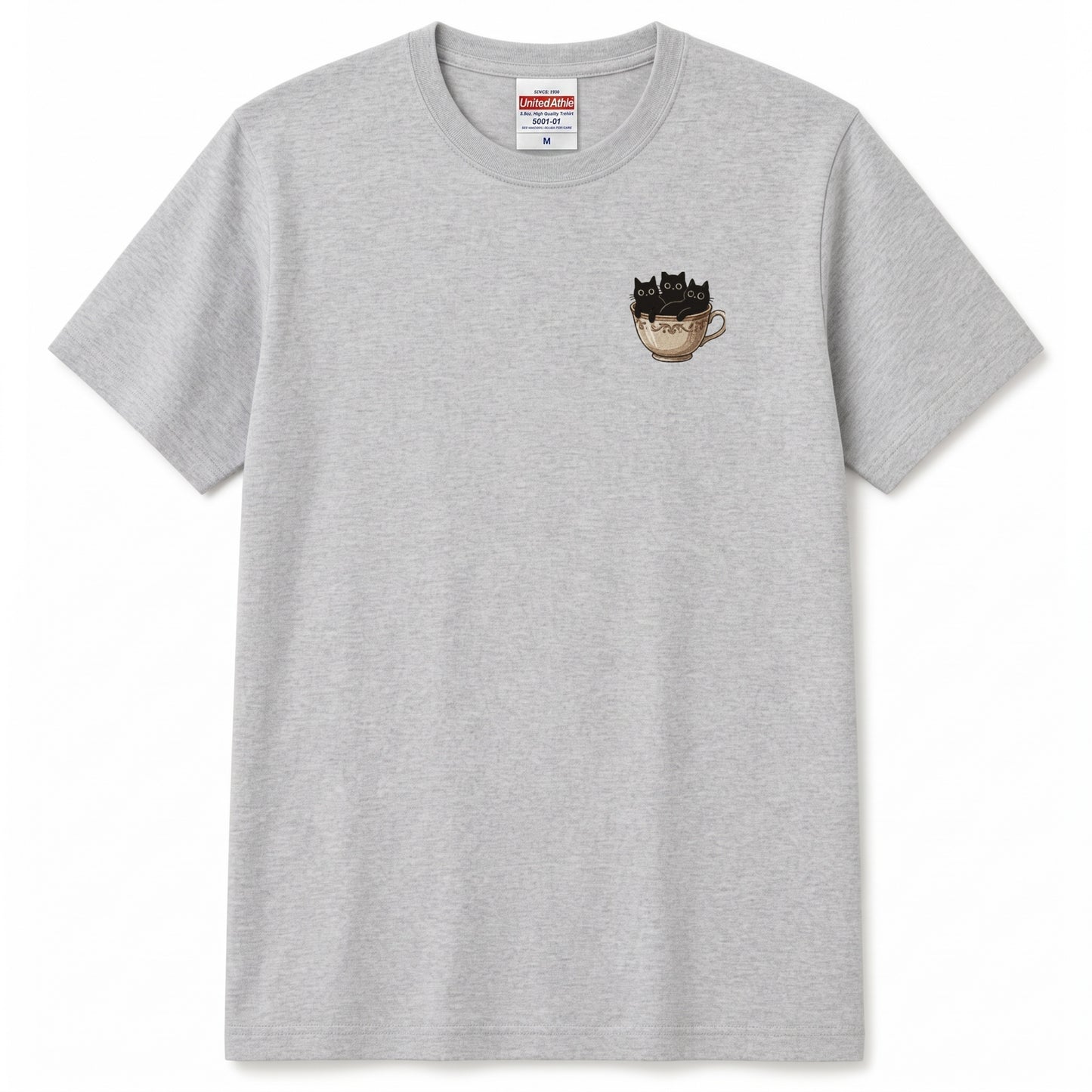 CATS IN TEACUP | クラシカル 洋風 ティーカップ ワンポイント 黒猫 グラフィック Tシャツ【猫雑貨・普段着・きれいめ・ユニセックス・ギフトに最適】