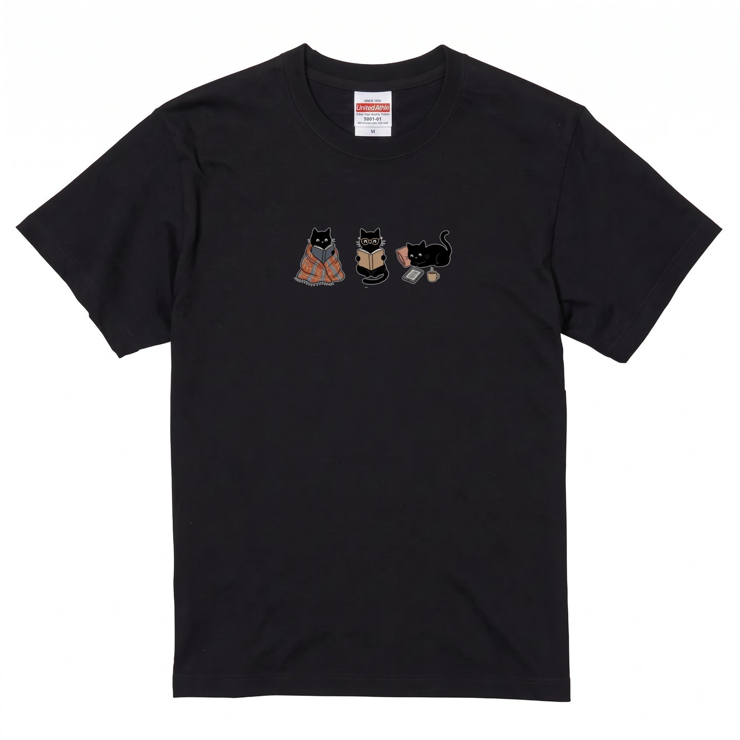 読書する黒猫たち Tシャツ