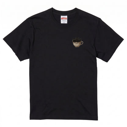 CATS IN TEACUP | クラシカル 洋風 ティーカップ ワンポイント 黒猫 グラフィック Tシャツ【猫雑貨・普段着・きれいめ・ユニセックス・ギフトに最適】