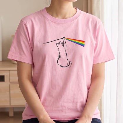 光のプリズムと猫 グラフィックTシャツ