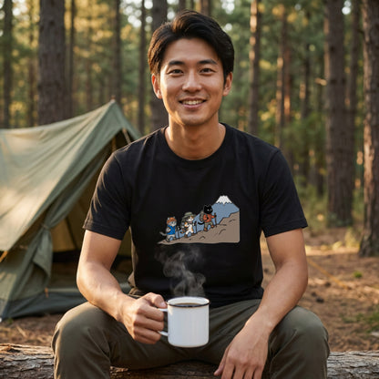 HIKING CATS | 手描き風 登山 猫 富士山グラフィック レジャー カジュアル Tシャツ【猫雑貨・山登りウェア・普段着・ユニセックス・ギフトに最適】