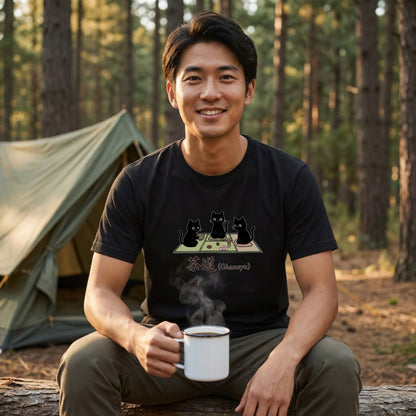 CHANOYU CATS | 手描き風 黒猫 茶道 抹茶スイーツ レトロ和風 グラフィック Tシャツ【猫雑貨・普段着・ルームウェア・ユニセックス・ギフトに最適】