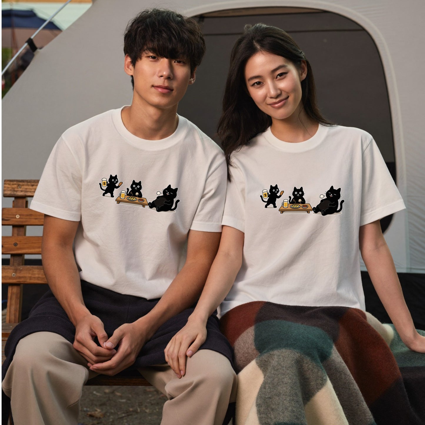 BEER CATS | 手描き風 黒猫 ビールパーティー 乾杯 グラフィック 癒やし系 Tシャツ【猫雑貨・ルームウェア・普段着・宴会着・ユニセックス・ギフトに最適】