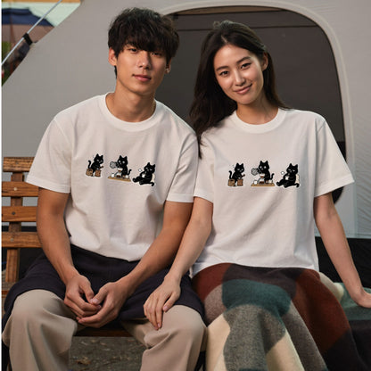 黒猫 珈琲時間 | ゆるかわ ハンドドリップ コーヒー 豆挽き カフェ 猫好き Tシャツ【黒猫グッズ・珈琲・おうちカフェ・かわいい・誕生日ギフトに最適】