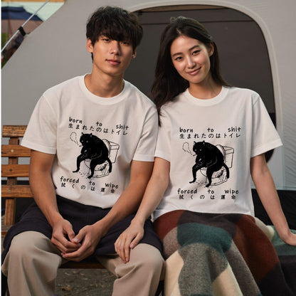 シュール黒猫 トイレ Tシャツ ｜ 猫好き・ユーモア好きに人気