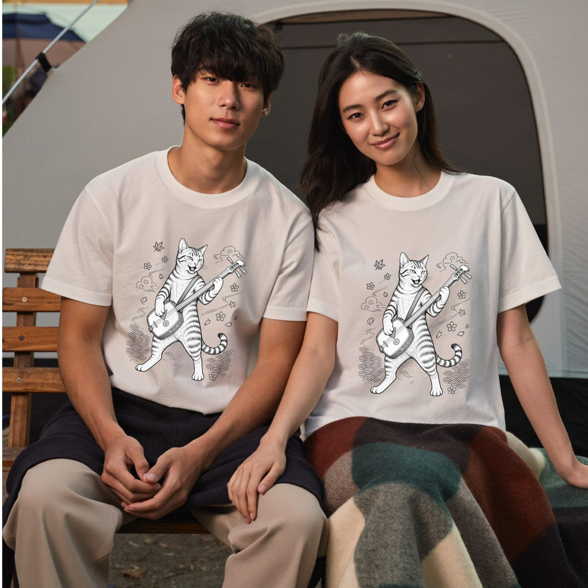 三味線猫 | 三味線 猫 和風 浮世絵風 イラスト Tシャツ【猫好き・和柄・伝統芸能・誕生日ギフトに最適】