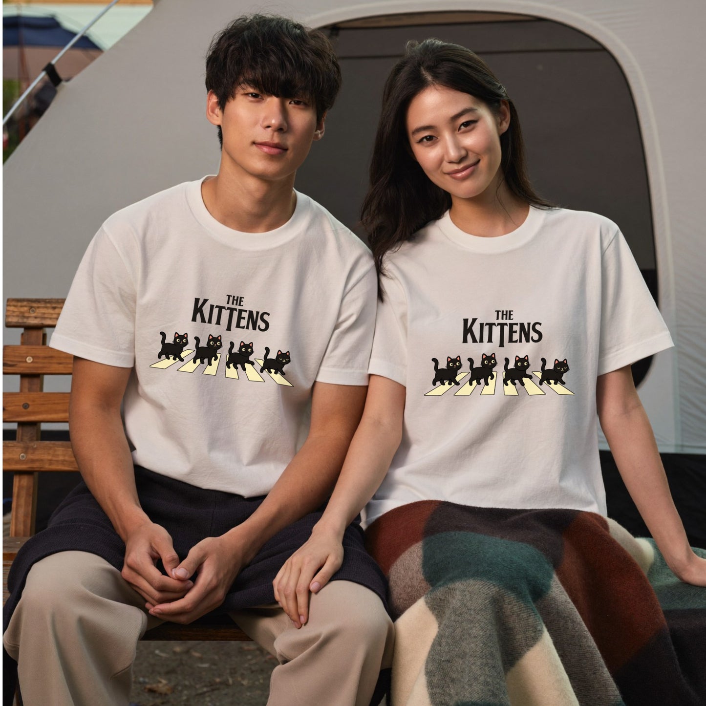 THE KITTENS | 横断歩道 ゆるかわ 子猫 パロディTシャツ【猫好き・愛猫家・イベント・ギフトに最適】