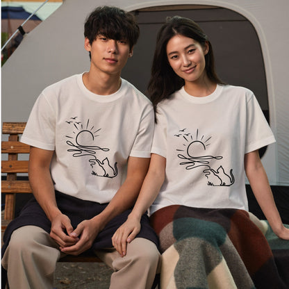 猫と毛糸の夕日 Line Art Tシャツ ｜ 猫好き・おしゃれ・ナチュラルに人気