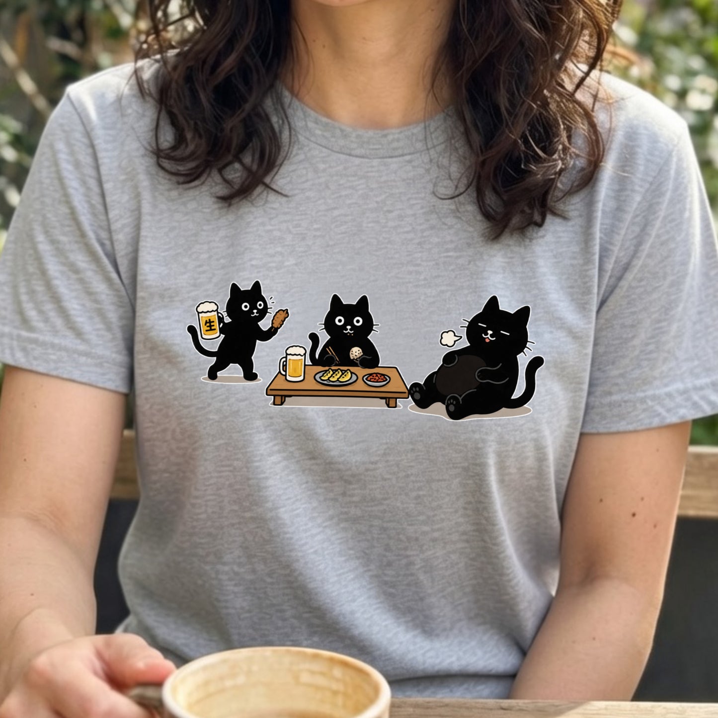 BEER CATS | 手描き風 黒猫 ビールパーティー 乾杯 グラフィック 癒やし系 Tシャツ【猫雑貨・ルームウェア・普段着・宴会着・ユニセックス・ギフトに最適】