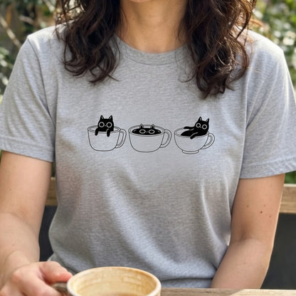 CAT IN CUP | 手描き風 シンプル 黒猫 コーヒー マグカップ グラフィック Tシャツ【猫雑貨・普段着・ルームウェア・ユニセックス・ギフトに最適】