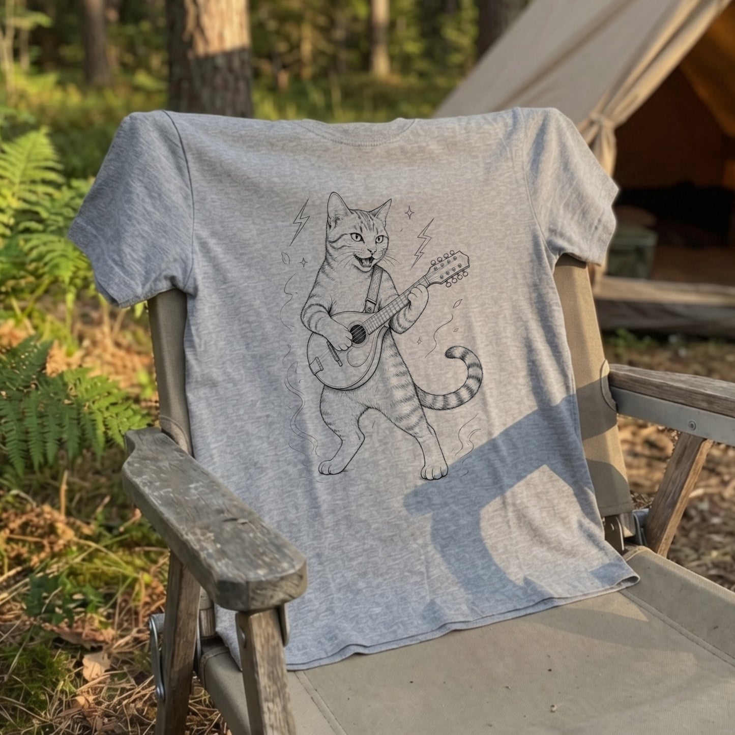 マンドリンキャット | かわいい猫 マンドリン 演奏 イラスト Tシャツ【猫好き・音楽好き・誕生日ギフトに最適】