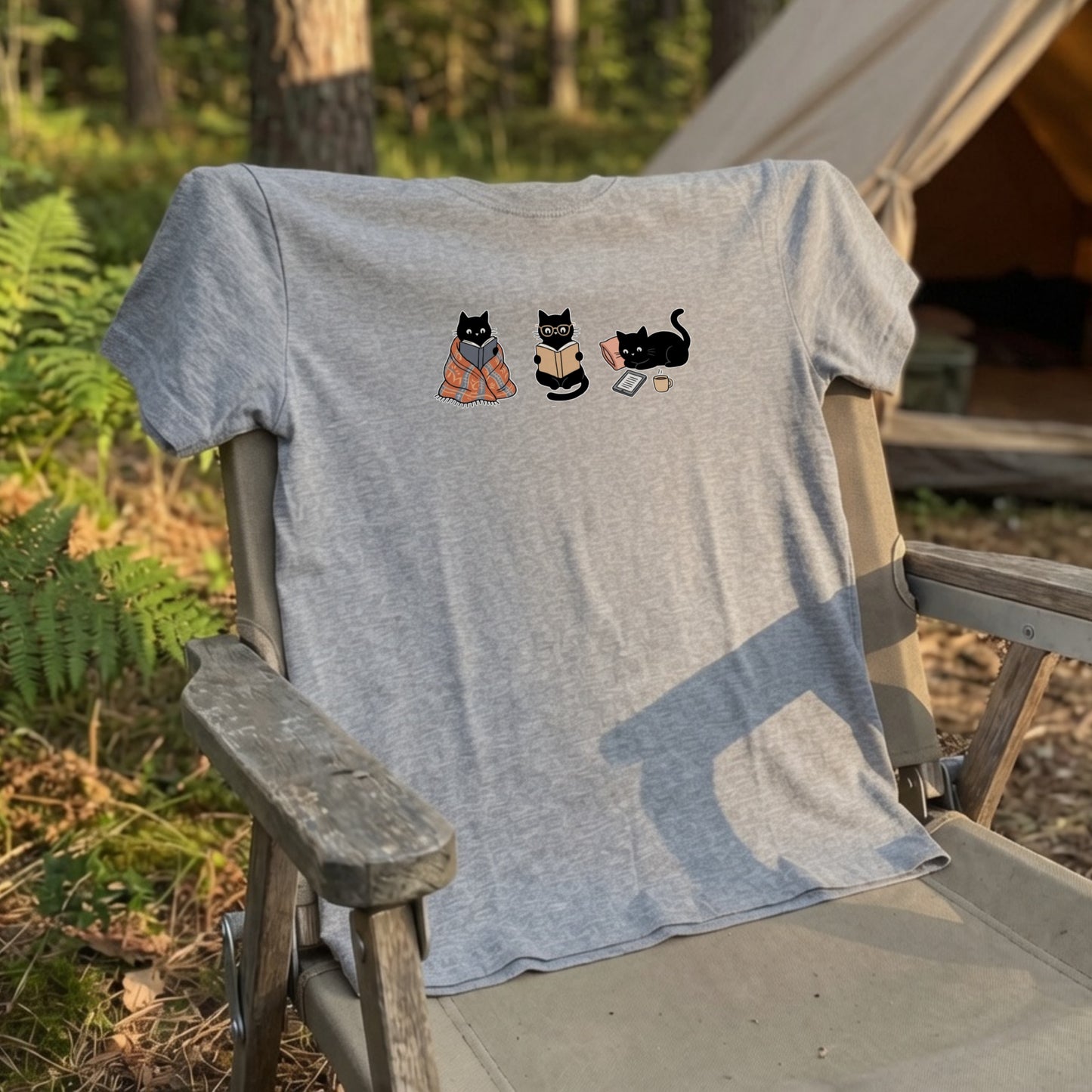 読書する黒猫たち Tシャツ