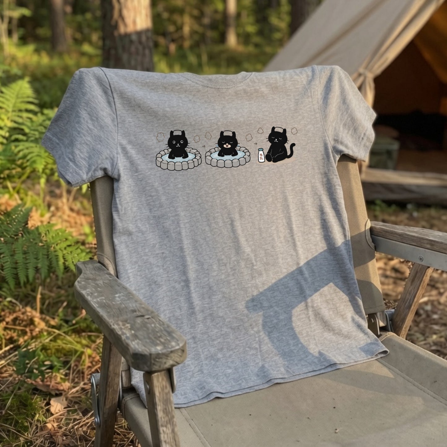 温泉 黒猫 | ゆるかわ 露天風呂 湯上がり 牛乳 銭湯 猫好き Tシャツ【黒猫グッズ・お風呂・サウナ・和柄・かわいい・誕生日ギフトに最適】