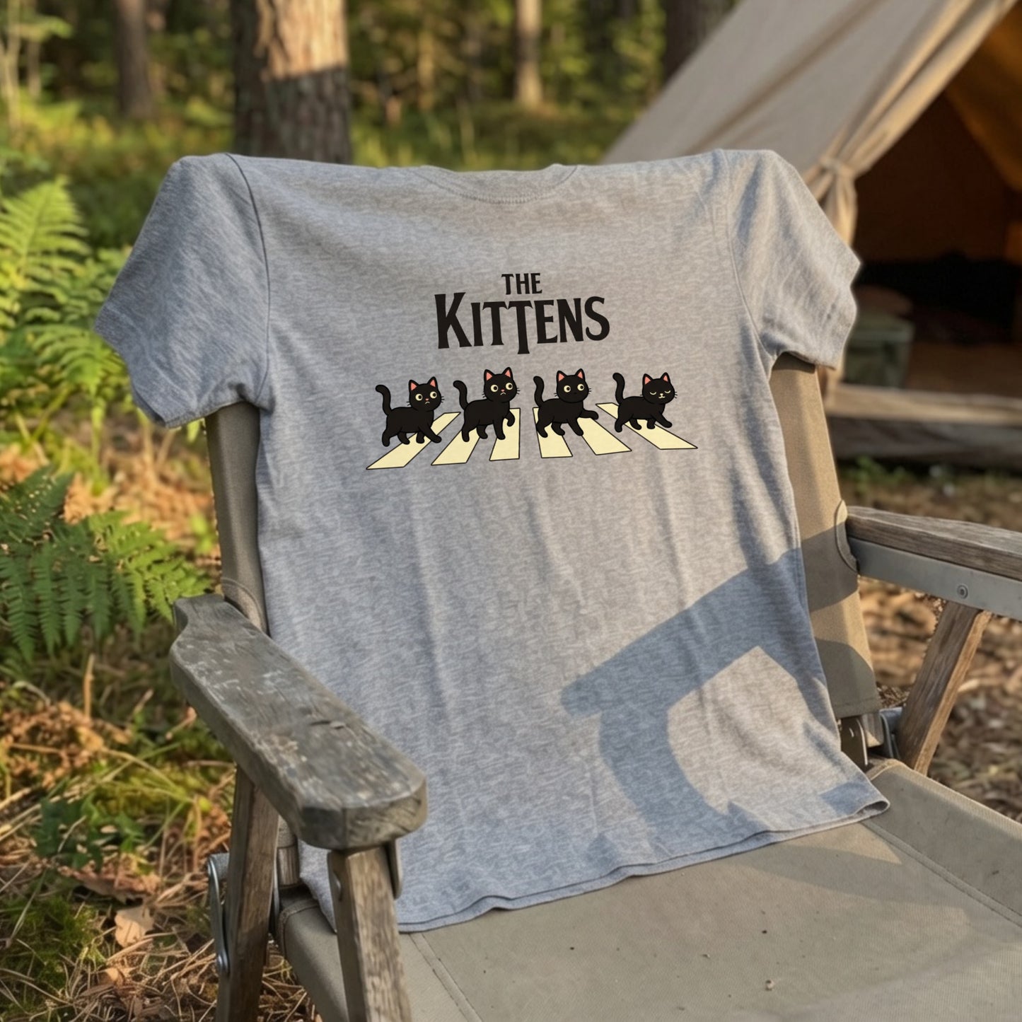 THE KITTENS | 横断歩道 ゆるかわ 子猫 パロディTシャツ【猫好き・愛猫家・イベント・ギフトに最適】