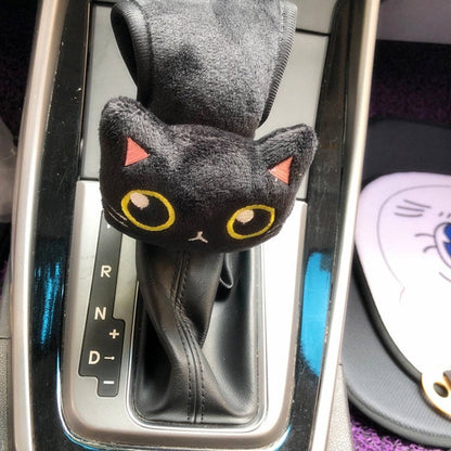 車内に愛らしい猫のデコレーション