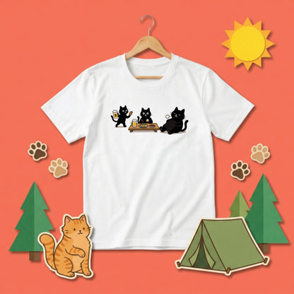 BEER CATS | 手描き風 黒猫 ビールパーティー 乾杯 グラフィック 癒やし系 Tシャツ【猫雑貨・ルームウェア・普段着・宴会着・ユニセックス・ギフトに最適】