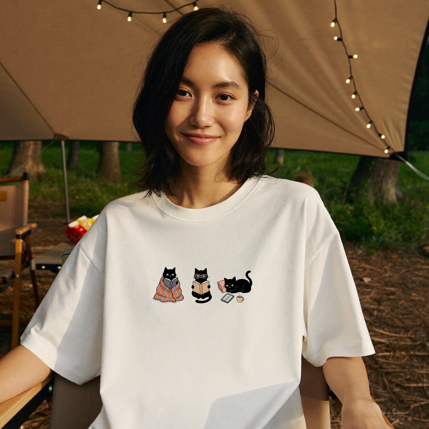 読書する黒猫たち Tシャツ