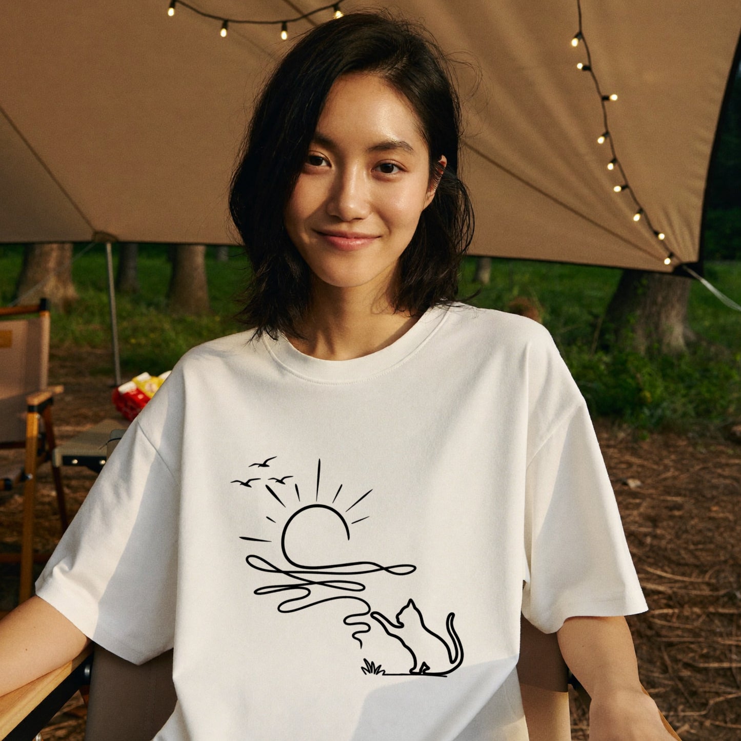 猫と毛糸の夕日 Line Art Tシャツ ｜ 猫好き・おしゃれ・ナチュラルに人気