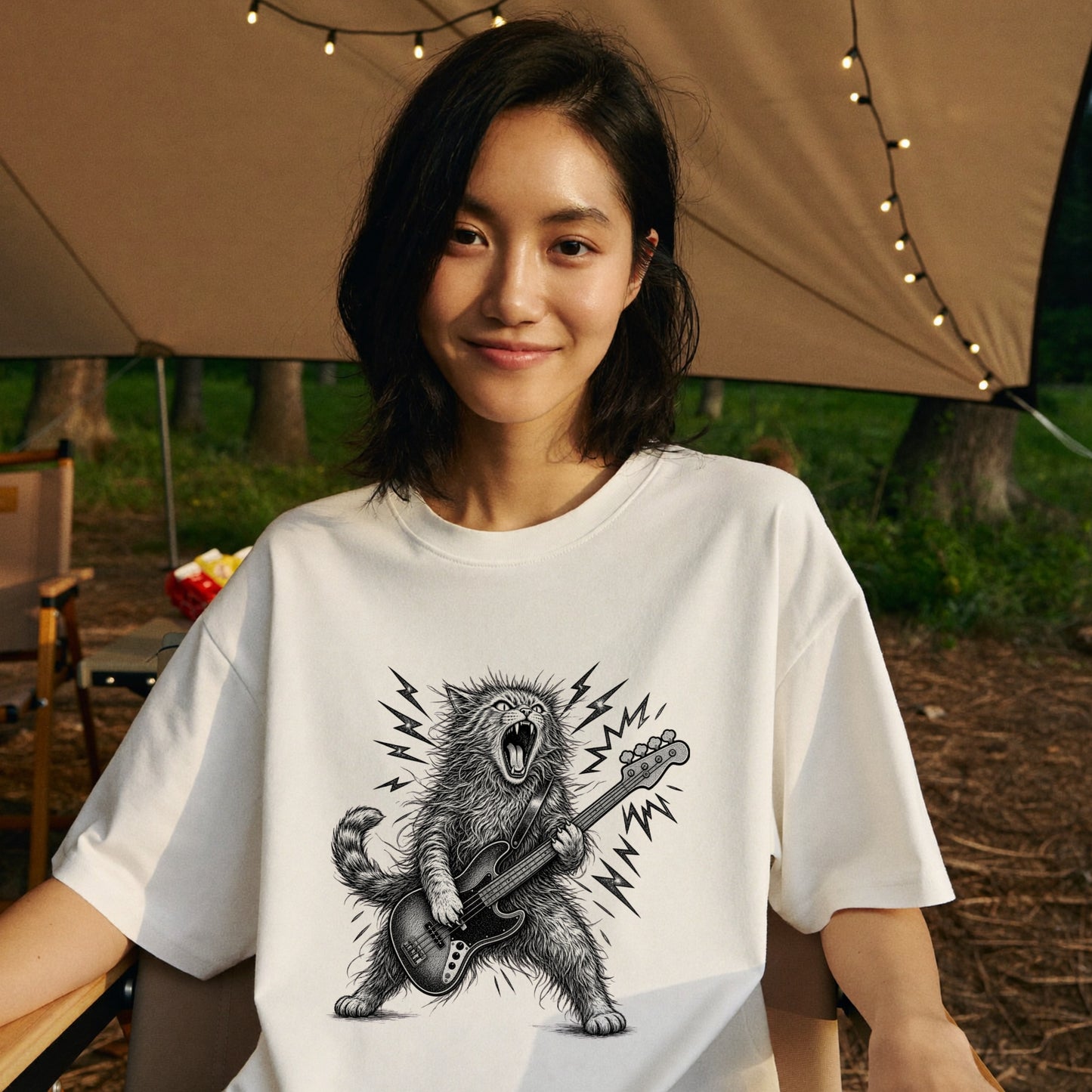 かっこいい猫 | 暴れる猫 ベーシスト エレキベース ロックTシャツ【猫好き・愛猫家・音楽好き・ギフトに最適】