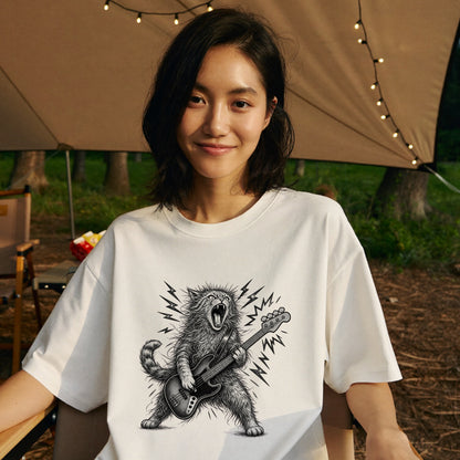 かっこいい猫 | 暴れる猫 ベーシスト エレキベース ロックTシャツ【猫好き・愛猫家・音楽好き・ギフトに最適】