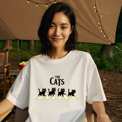 THE CATS | 横断歩道 ゆるかわ 黒猫 パロディTシャツ【猫好き・愛猫家・イベント・ギフトに最適】