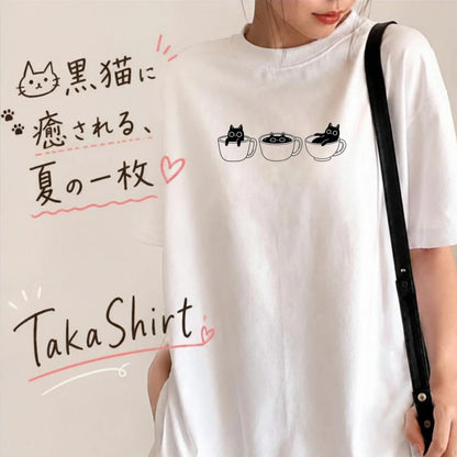 CAT IN CUP | 手描き風 シンプル 黒猫 コーヒー マグカップ グラフィック Tシャツ【猫雑貨・普段着・ルームウェア・ユニセックス・ギフトに最適】