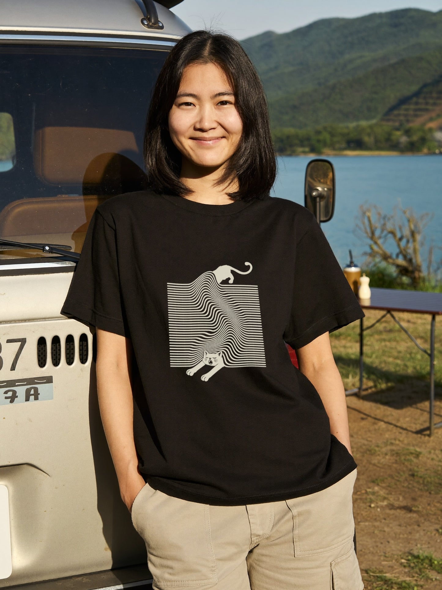 液体猫 オプティカルアート Tシャツ