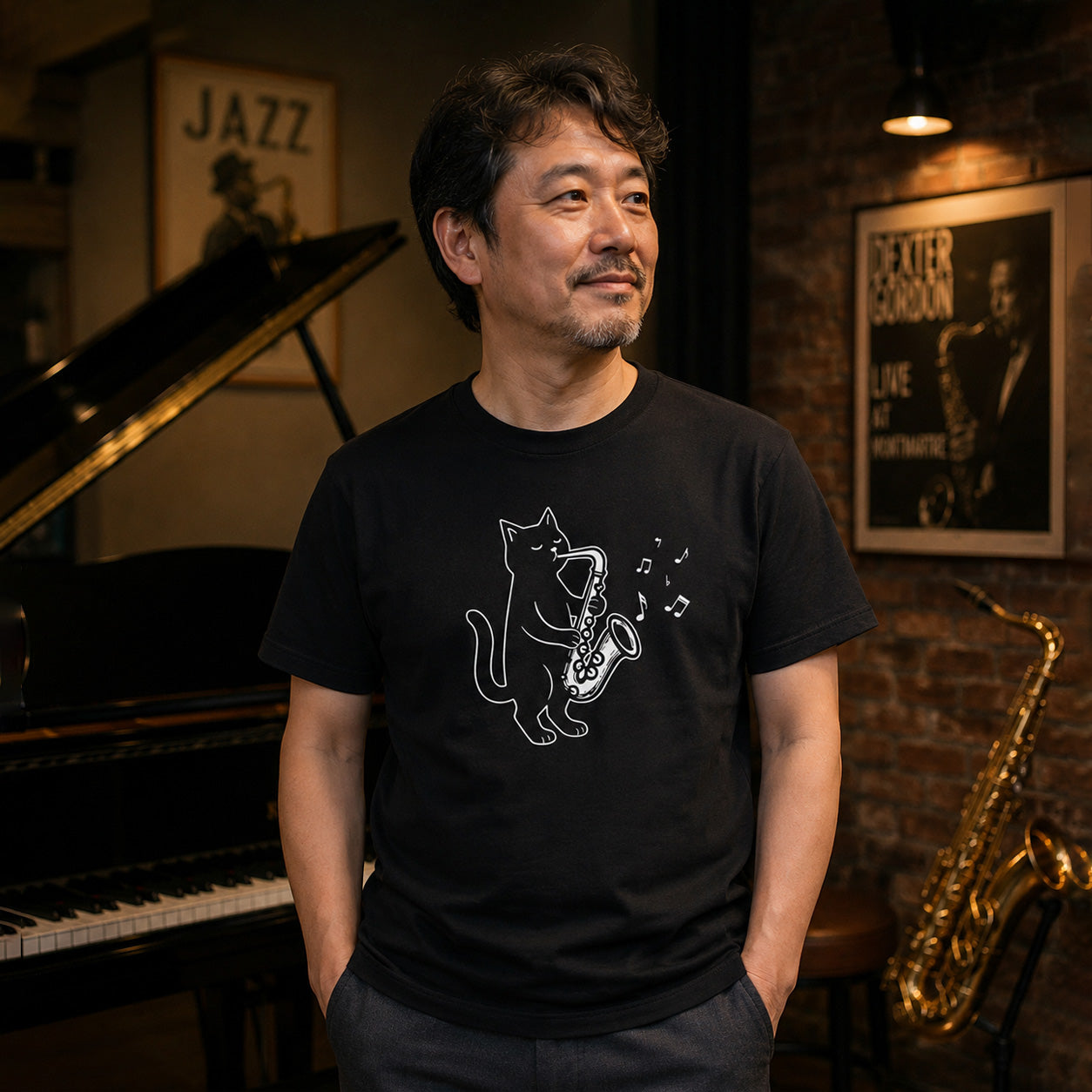 サックスを吹く猫Tシャツ｜音楽好きに人気