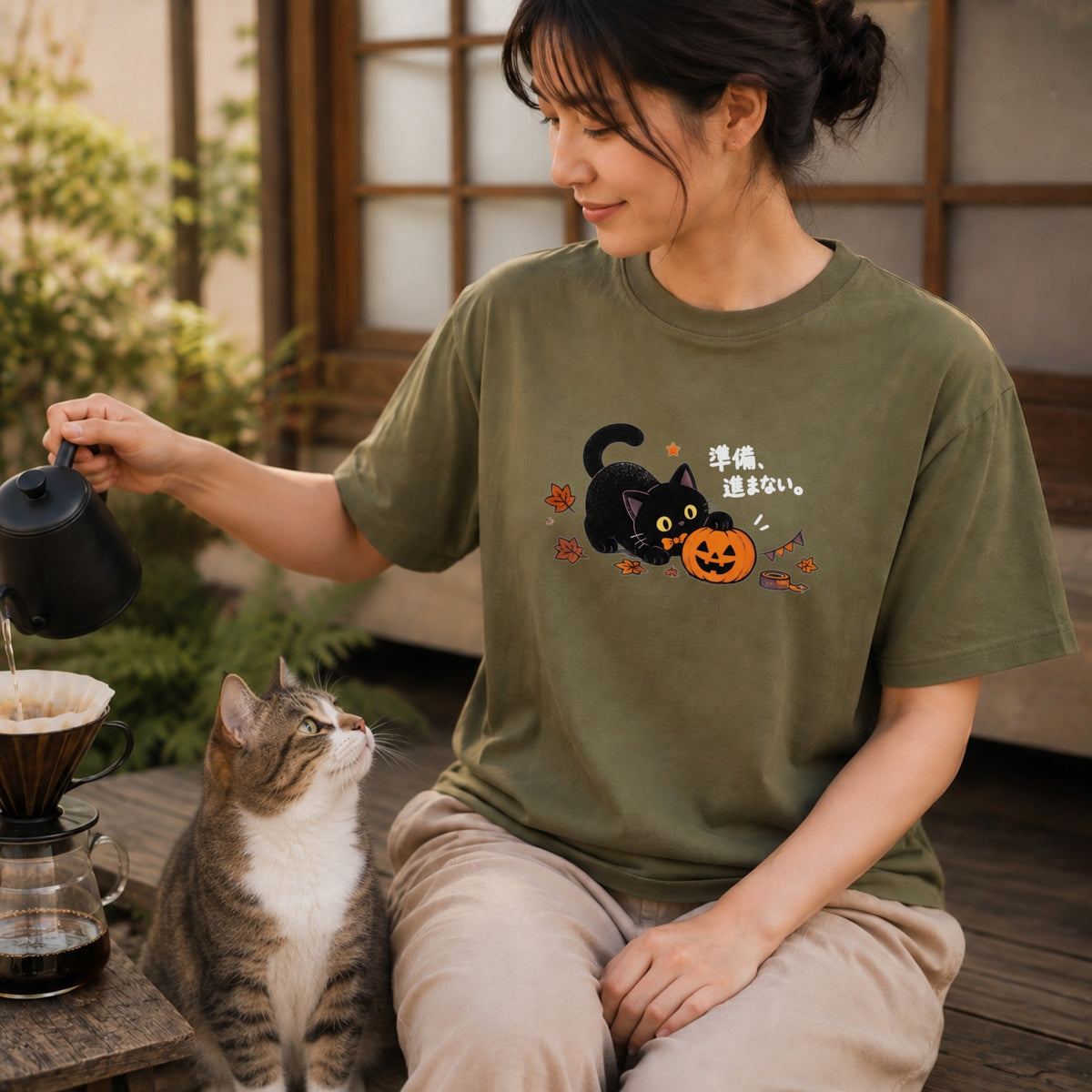 Halloween Black Cat Prep ハロウィン 黒猫「準備、進まない。」かぼちゃ 猫好き Tシャツ｜フロントプリント