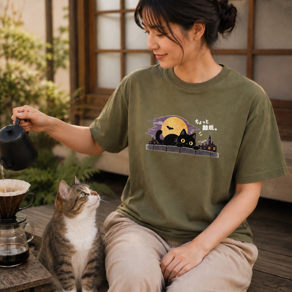 Halloween Black Cat Moon ハロウィン 黒猫「ちょっと離脱。」月夜 猫好き Tシャツ｜フロントプリント